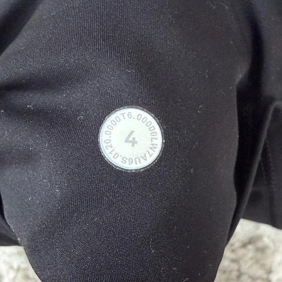 Lululemon 6" Fast and Free Black Bike Short - Picture 5 of 5